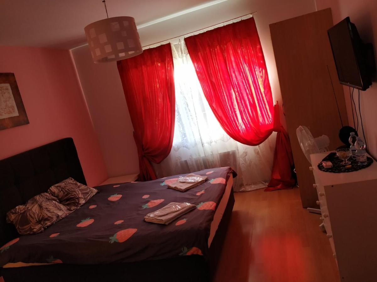Ochota Forest Guest House Варшава Экстерьер фото
