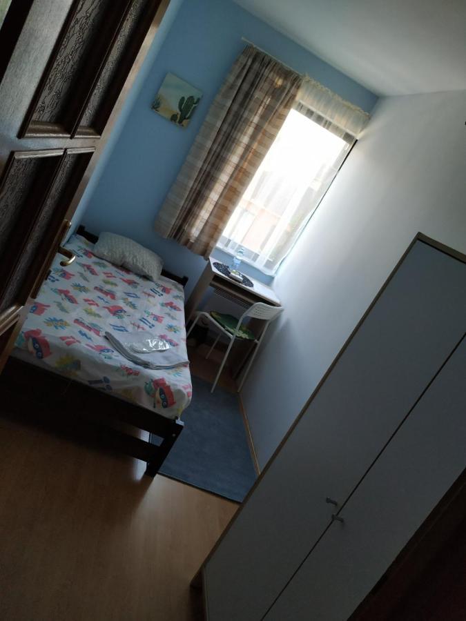 Ochota Forest Guest House Варшава Экстерьер фото